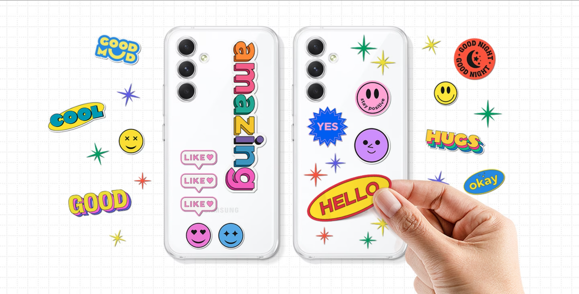 Hai thiết bị Galaxy màu trắng đeo Clear Case được bao quanh và trang trí bởi nhiều nhãn dán khác nhau như một bàn tay dán một chiếc khác vào Clear Case bên phải.